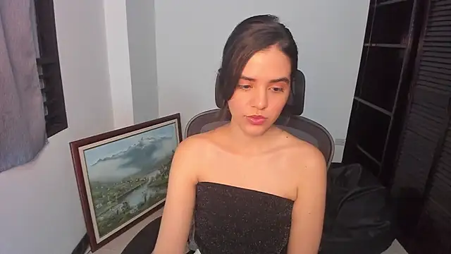 Snapshot of mia_collins_x chatting on 10.03.25 mia collins x online show from 10.03.25