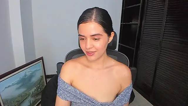 Snapshot of mia_collins_x chatting on 11.02.25 mia collins x online show from 11.02.25