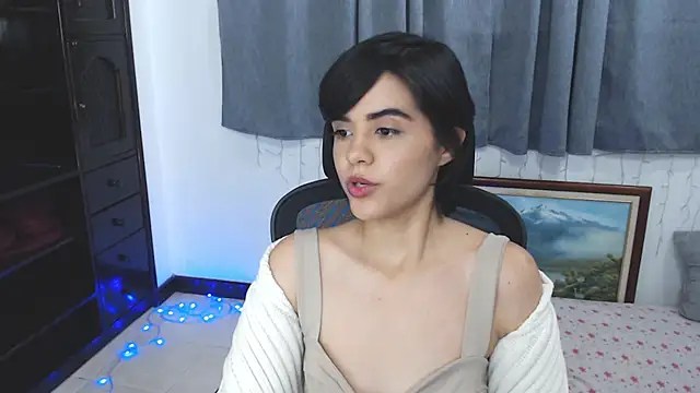 Snapshot of mia_collins_x chatting on 06.08.26 mia collins x online show from 06.08.26