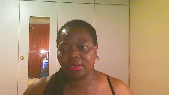 Snapshot of MatureBoobsDiva chatting on 02.25.25 MatureBoobsDiva online show from 02.25.25