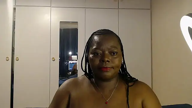 Snapshot of MatureBoobsDiva chatting on 10.12.25 MatureBoobsDiva online show from 10.12.25