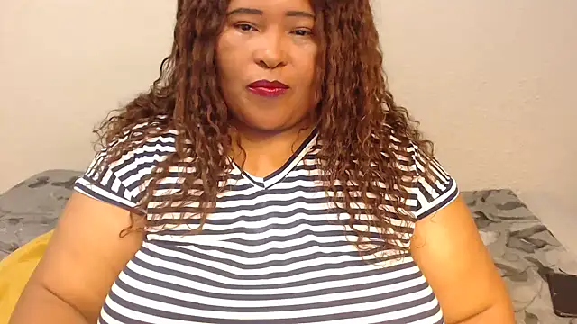 Snapshot of zandile chatting on 12.18.24 zandile online show from 12.18.24