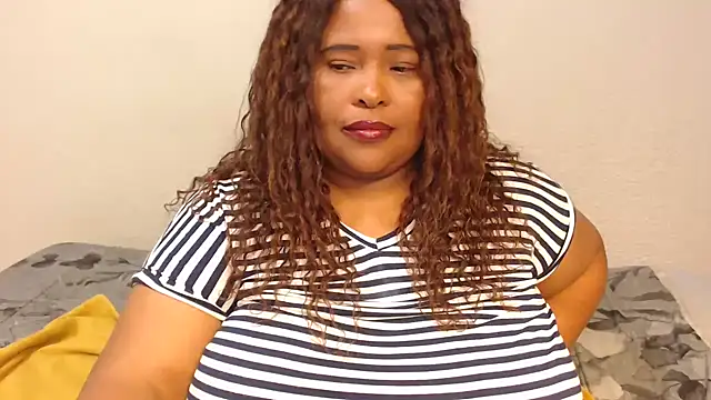Snapshot of zandile chatting on 12.19.24 zandile online show from 12.19.24