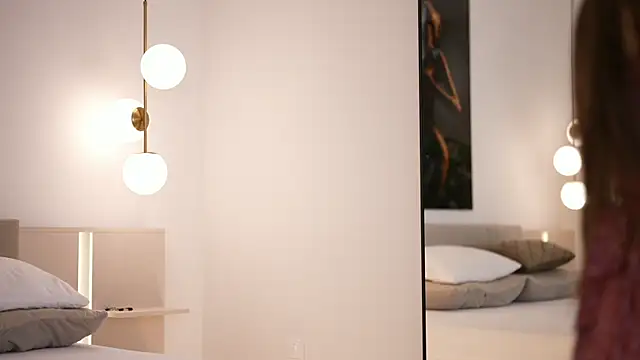 DoviaClaire online show from 09.24.25