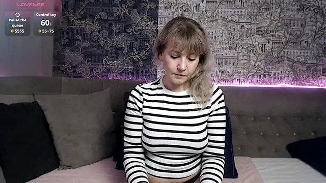Snapshot of mandy_foxxx chatting on 11.18.25 mandy foxxx online show from 11.18.25