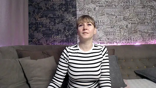 Snapshot of mandy_foxxx chatting on 12.20.25 mandy foxxx online show from 12.20.25