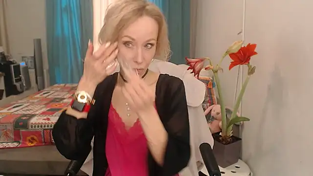 LuxuryNika online show from 04.15.26