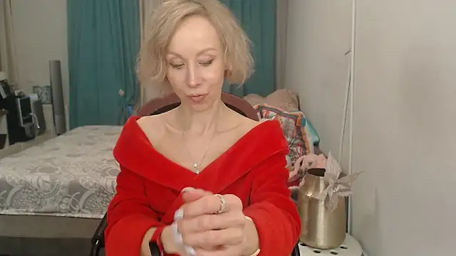 Snapshot of LuxuryNika chatting on 05.02.26 LuxuryNika online show from 05.02.26