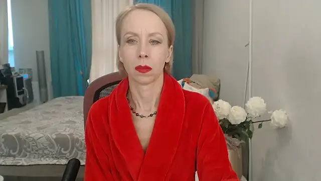 Snapshot of LuxuryNika chatting on 05.16.26 LuxuryNika online show from 05.16.26