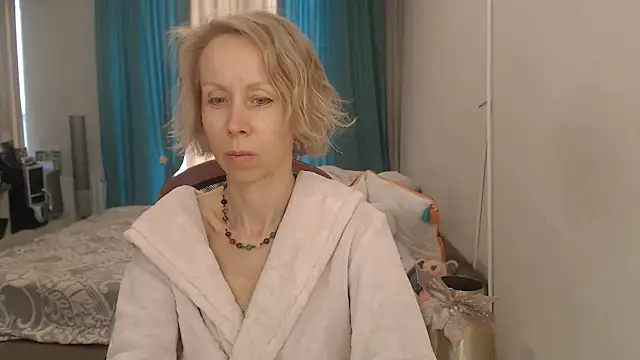 Snapshot of LuxuryNika chatting on 05.28.26 LuxuryNika online show from 05.28.26