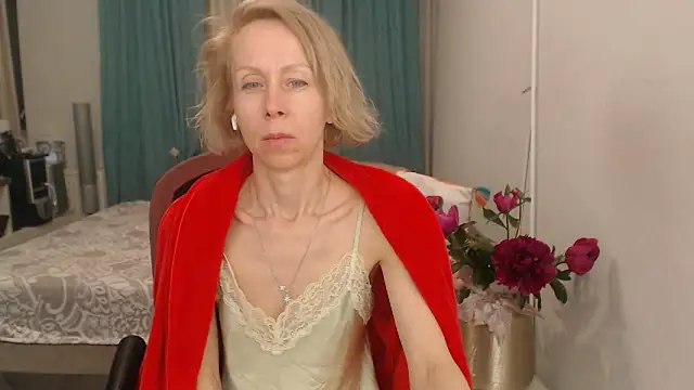 Snapshot of LuxuryNika chatting on 05.31.26 LuxuryNika online show from 05.31.26