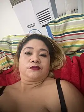 Snapshot of hellokittenxz chatting on 10.18.25 hellokittenxz online show from 10.18.25