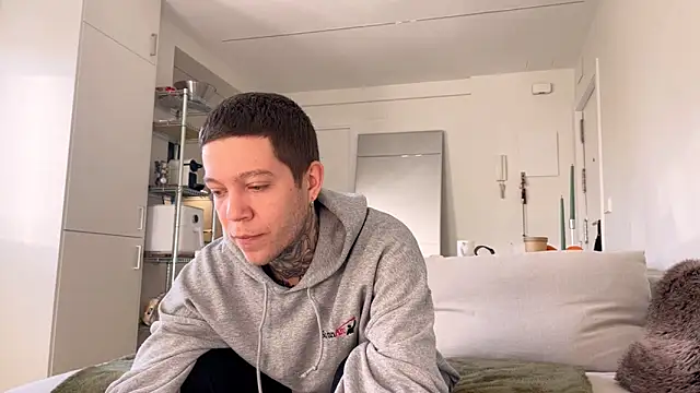 Snapshot of Harry_Jen chatting on 12.22.24 Harry Jen online show from 12.22.24