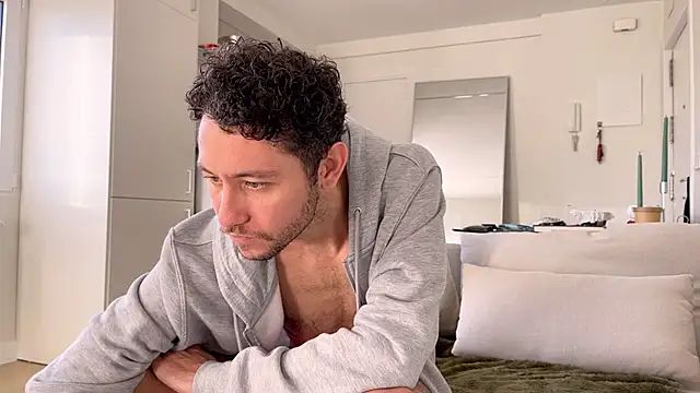 Snapshot of Harry_Jen chatting on 12.23.24 Harry Jen online show from 12.23.24