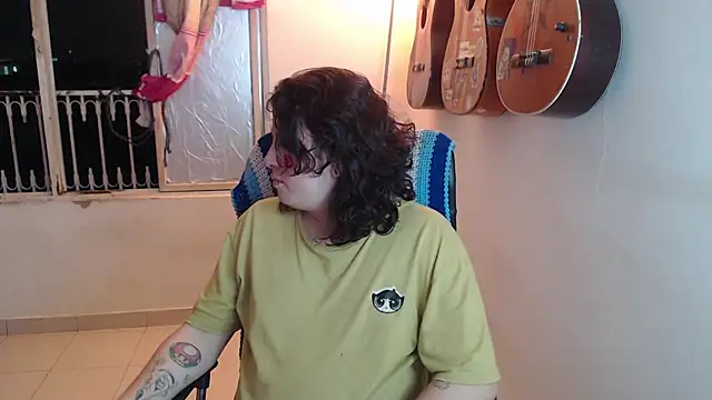 Snapshot of Smoke_trip_Alicia chatting on 10.19.25 Smoke trip Alicia online show from 10.19.25
