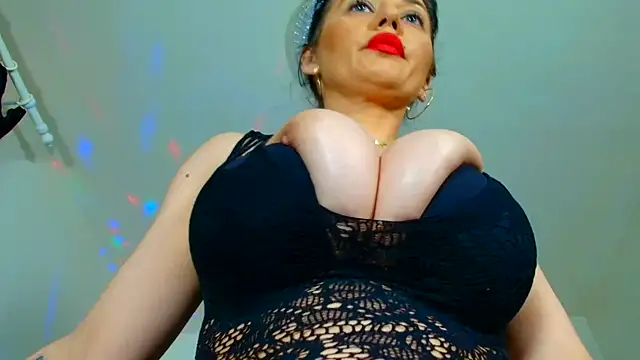 Snapshot of angeliquevany chatting on 01.28.25 angeliquevany online show from 01.28.25