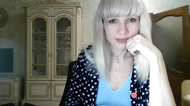 Snapshot of BarbaraKim chatting on 12.18.24 BarbaraKim online show from 12.18.24