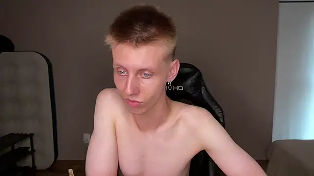 Snapshot of vladdymeow chatting on 12.24.24 vladdymeow online show from 12.24.24