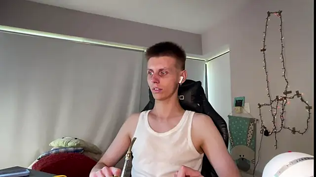 Snapshot of vladdymeow chatting on 12.29.24 vladdymeow online show from 12.29.24