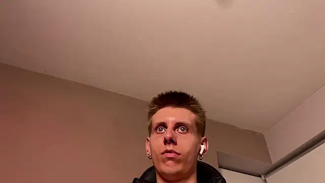 Snapshot of vladdymeow chatting on 01.16.25 vladdymeow online show from 01.16.25