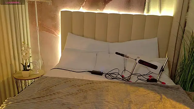 Eille Elfie online show from 11.11.25