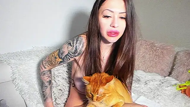 Snapshot of BrianaDiamondXXX chatting on 07.06.26 BrianaDiamondXXX online show from 07.06.26
