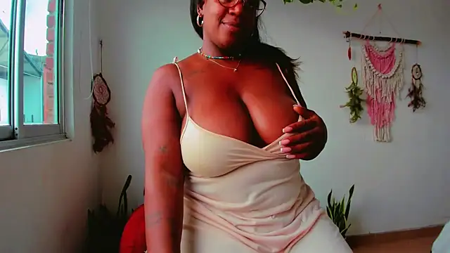 Adrilovechocolate online show from 12.05.24