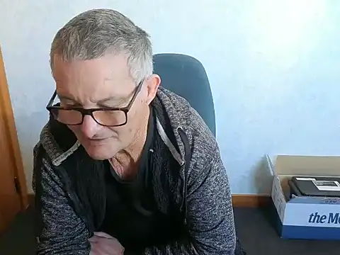Snapshot of bigballnz chatting on 06.18.26 bigballnz online show from 06.18.26