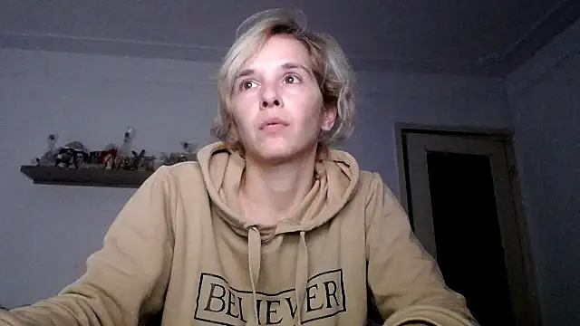 SexxyLety online show from 11.28.25