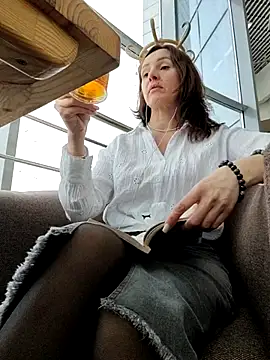 Snapshot of EvaXOAir chatting on 03.03.26 EvaXOAir online show from 03.03.26