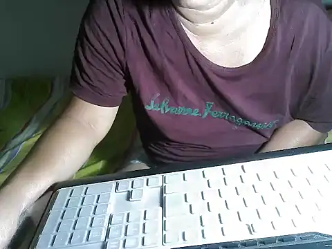 Snapshot of wethornypussy4u chatting on 07.17.26 wethornypussy4u online show from 07.17.26