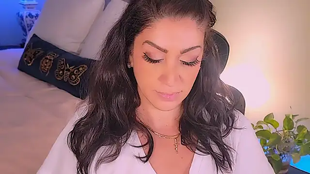 Wonderful Woman online show from 10.25.25