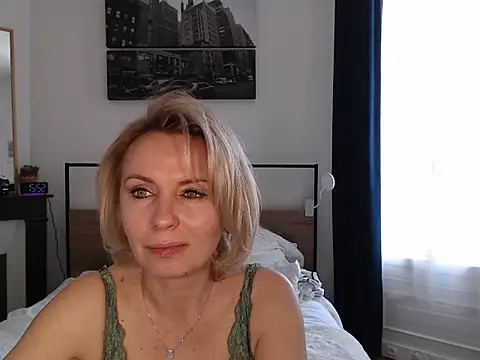 Snapshot of ADreamLady chatting on 03.18.26 ADreamLady online show from 03.18.26
