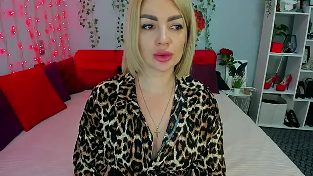 LunaBellucci online show from 01.18.26