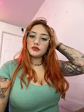 Snapshot of Tulipa_ chatting on 03.04.25 Tulipa  online show from 03.04.25