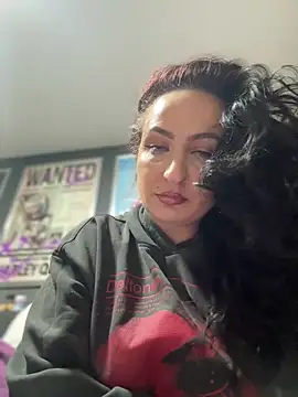 Snapshot of itsCassie chatting on 01.28.25 itsCassie online show from 01.28.25