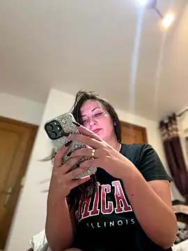 Snapshot of itsCassie chatting on 10.27.25 itsCassie online show from 10.27.25