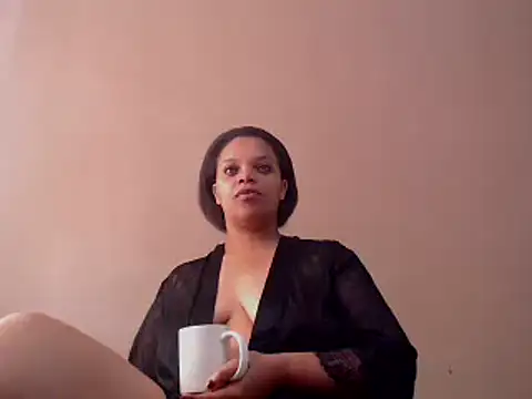 Snapshot of Lustfuleyez chatting on 01.13.25 Lustfuleyez online show from 01.13.25