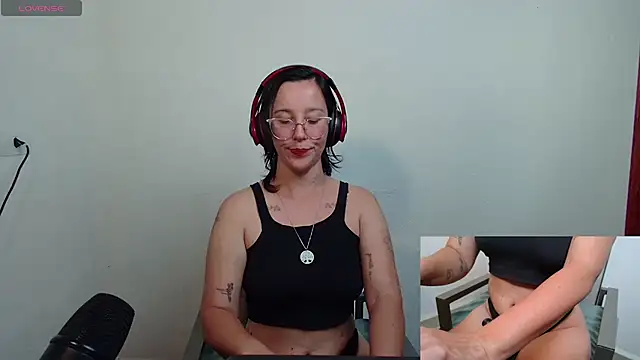 Snapshot of mahina84 chatting on 07.16.26 mahina84 online show from 07.16.26