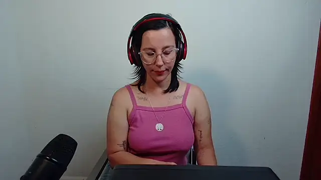 Snapshot of mahina84 chatting on 07.18.26 mahina84 online show from 07.18.26