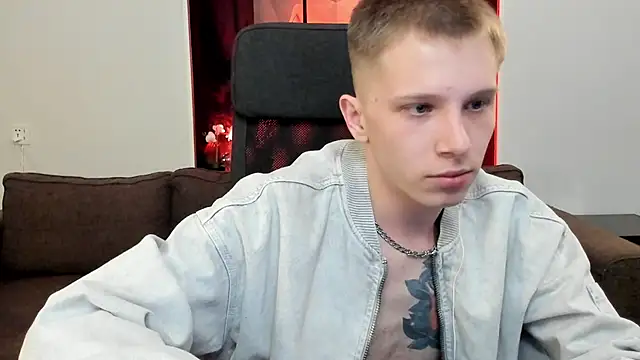 Snapshot of arlekincrop chatting on 03.20.25 arlekincrop online show from 03.20.25