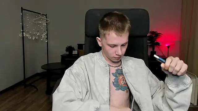 Snapshot of arlekincrop chatting on 03.20.25 arlekincrop online show from 03.20.25