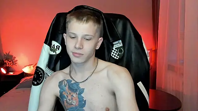 Snapshot of arlekincrop chatting on 03.23.25 arlekincrop online show from 03.23.25