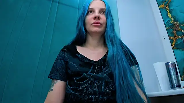 Snapshot of JuliaBusty chatting on 12.14.25 JuliaBusty online show from 12.14.25