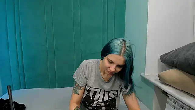 Snapshot of JuliaBusty chatting on 12.16.25 JuliaBusty online show from 12.16.25