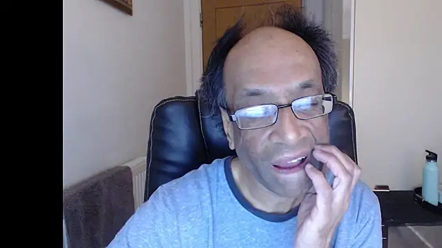 Snapshot of rauncher1 chatting on 04.06.26 rauncher1 online show from 04.06.26