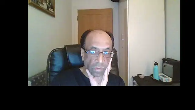 Snapshot of rauncher1 chatting on 05.05.26 rauncher1 online show from 05.05.26