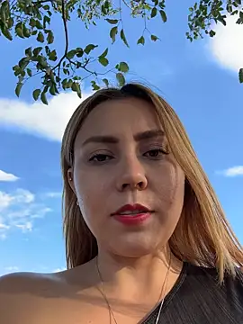 Snapshot of Brittanyrosexx chatting on 10.14.25 Brittanyrosexx online show from 10.14.25