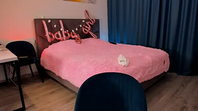 SweetMilkis online show from 01.30.25