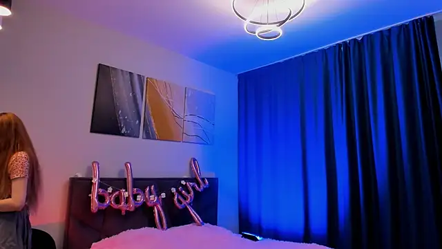 SweetMilkis online show from 01.31.25